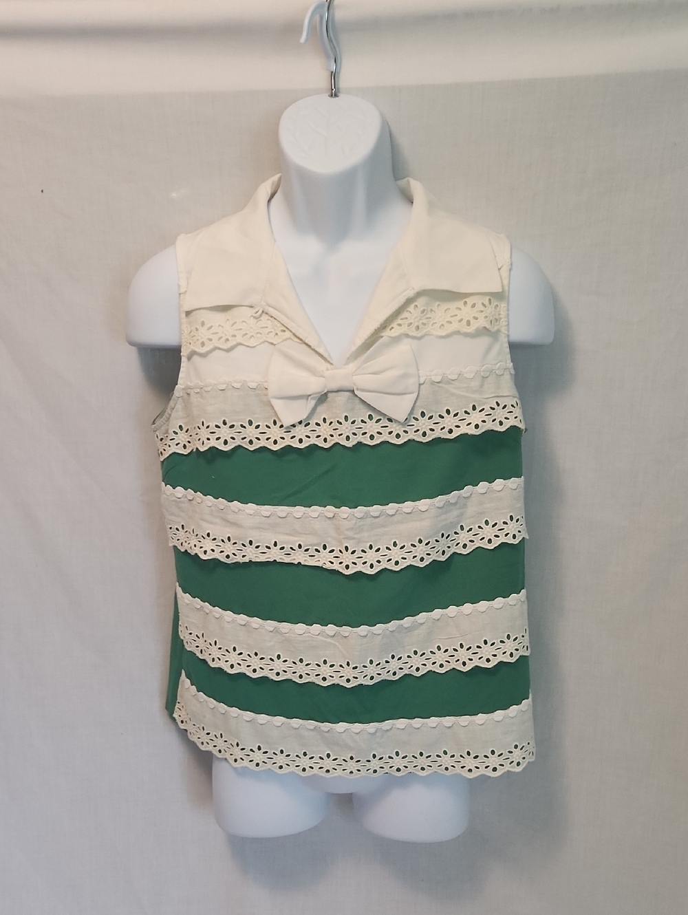 Sleeveless Green & Cream Lace-Trim Bow Top